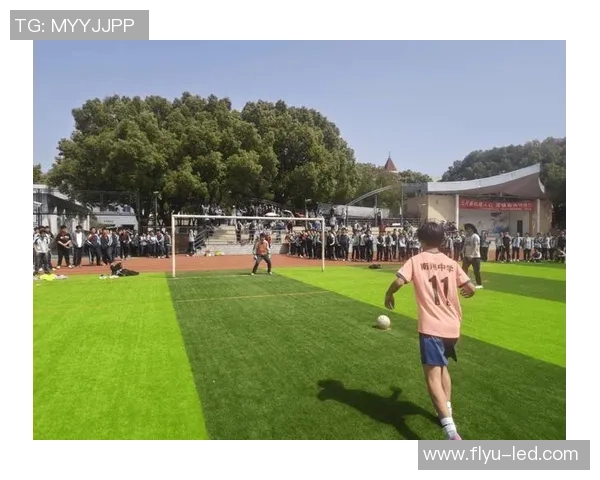 巾帼锋线风采尽显足球女生中锋球星荣耀时刻 巾帼锋线风采尽显足球女生中锋球星荣耀时刻